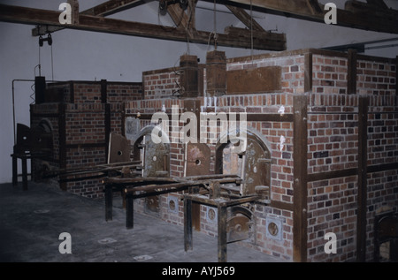 Öfen im Krematorium des KZ Dachau Stockfoto