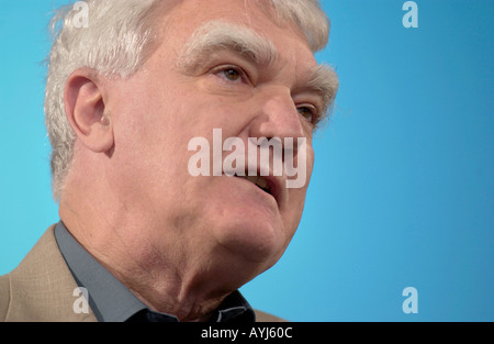 Sir Mark Moody-Stuart industriellen abgebildet bei The Guardian Hay Festival Hay on Wye Powys Wales UK Stockfoto