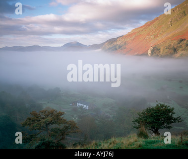 Herbst Sonnenaufgang in Nant Gwynant, Snowdonia-Nationalpark. Wales Stockfoto