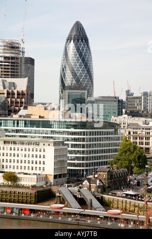 Ansicht von Sir Norman Foster entworfen, Swiss Re Gebäude aus dem Rathaus, London England Stockfoto