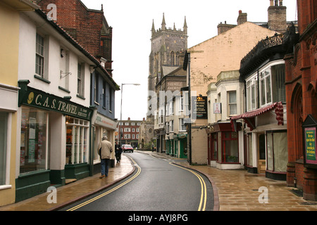 Norfolk Cromer Pfarrkirche und Church Street Stockfoto