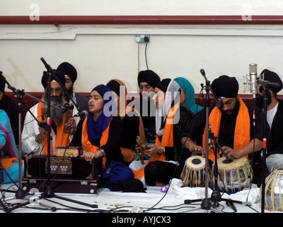 Khalsa Zentrum Tooting London England Raggis in Gurdwara Akhand Kirtani Jatha Besuch Gruppe aus Amritsar, Indien Stockfoto