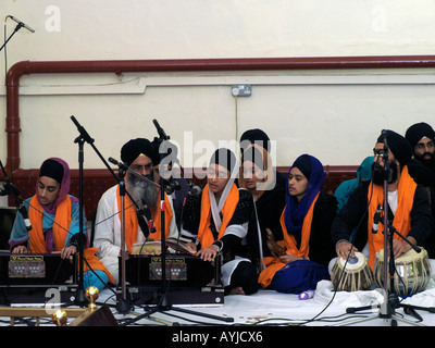 Khalsa Zentrum Tooting London England Raggis in Gurdwara Akhand Kirtani Jatha Besuch Gruppe aus Amritsar, Indien Stockfoto