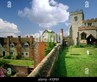 GB - OXFORDSHIRE: St. Marys Kirche und Armenhäuser in Ewelme Stockfoto