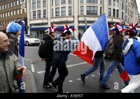 Französische Rugby-Fans in den Straßen von Cardiff, Wales V Frankreich 6 Nations 2008 Stockfoto