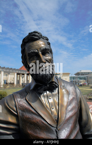 Detail des Gesichts von Abraham Lincoln auf Bank 2002 Bronze Skulptur von Mark Lundeen. Stockfoto