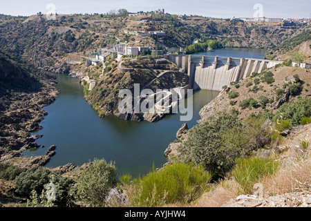 EDP-Staudamm im Miranda am Rio Douro auf spanisch-portugiesischen Grenze geteilt Stockfoto