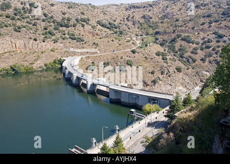 EDP-Staudamm im Miranda am Rio Douro auf spanisch-portugiesischen Grenze geteilt Stockfoto