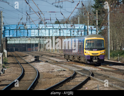 Erster Gruppe Klasse 365 Zug in erste Hauptstadt verbinden Lackierung im Vereinigten Königreich Stockfoto
