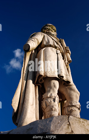 geschändeter Statue von König Alfred.  Fehlende Hand und Axt Stockfoto