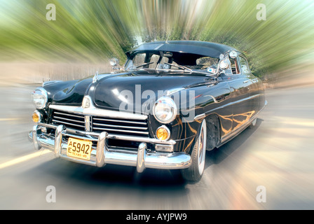 Vintage Black 1949 Hudson auf Asphalt mit Bewegungsunschärfe Stockfoto