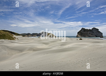 Imposante Dünen am Wharariki Beach im Norden der Südinsel von Neuseeland Stockfoto