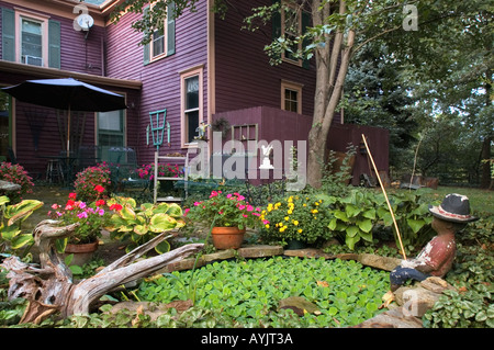 Land-Garten-Terrasse und viktorianischen Landhaus in der Nähe von Greenville Indiana Stockfoto