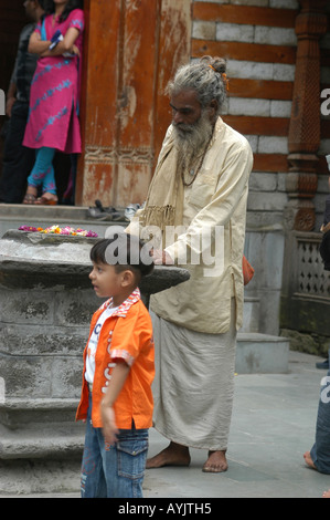 Indien-Vashisht in der Nähe von Manali Kullu Bezirk Himachal Pradesh Nordindien August 2006 heiliger Mann Stockfoto