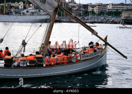 Boot im Hafen von Barcelona. Stockfoto