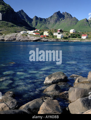 NO - LOFOTEN-Inseln: A und Gjerdtindan Berge Stockfoto
