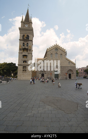 Der Kathedrale Duomo und Bell Tower in Messina-Sizilien-Italien Stockfoto