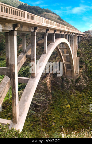 Bixby Creek Bridge aus dem Jahr 1932 am Hwy 1 pacific Coast Highway in der Nähe von Monterey, California Stockfoto