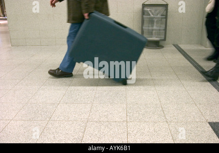 Menschen in einem französischen Flughafen in nantes Stockfoto