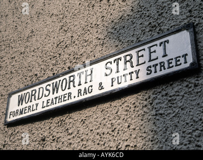 Hawkshead Straßenschild für Wordsworth Street zugeordnete früher Leder Rag Putty Straße Dorf Beatrix Potter Stockfoto