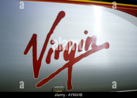 Jungfrau-Logo auf Pendolino Vorortbahn, UK Stockfoto