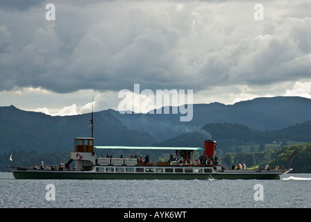 Ullswater Dampfer verlassen Pooley Bridge, Ullswater im englischen Lake District Stockfoto