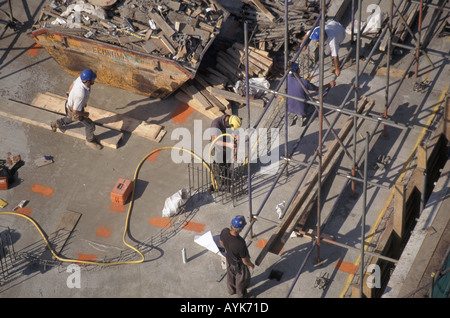 Blick hinunter auf neues Bürogebäude Baustelle London Stockfoto