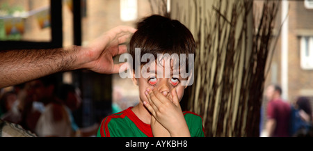 Young-Mexiko-Fan Grimassen nach 3: 1-Sieg gegen Iran während des 2006 World Cup Finals, Mestizen Restaurant, London Stockfoto