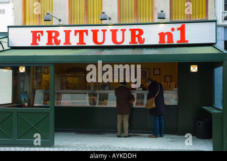 Verkauf von Pommes Chips in Antwerpen Belgien Europa Frituur Stockfoto