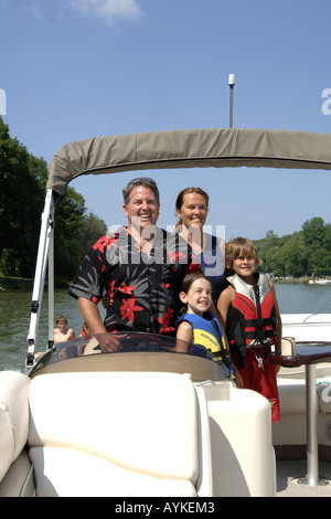 Familien in ihren Booten an einem Sommerwochenende in Port Huron, Michigan Stockfoto