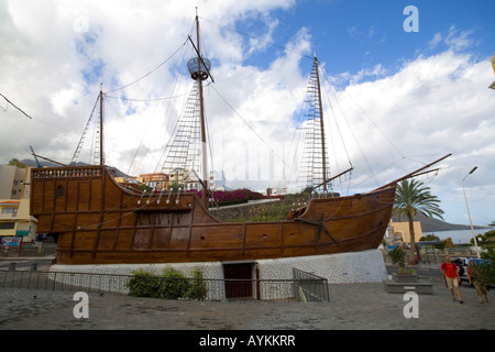 Eingang des Museo Naval in Santa Cruz Stockfoto