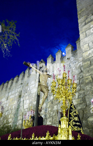 Christus der Barmherzigkeit, ein 17. Jahrhundert Schnitzen von Pedro Roldan, auf einem Schwimmer am Heiligen Dienstag, Sevilla, Spanien Stockfoto