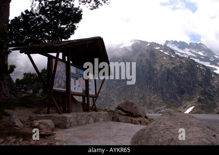 Infotafel in den französischen Pyrenäen - Lac d' Aubert Stockfoto