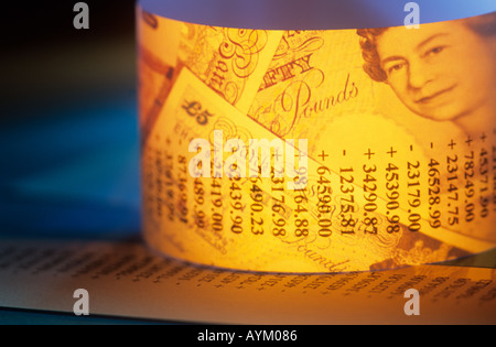 Inserat-Roll mit Geld Stockfoto