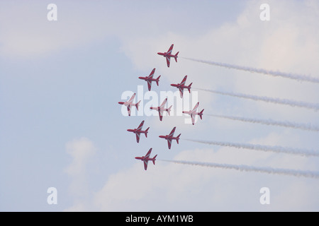 Red Arrows in kurzen Diamant neun Bildung Stockfoto