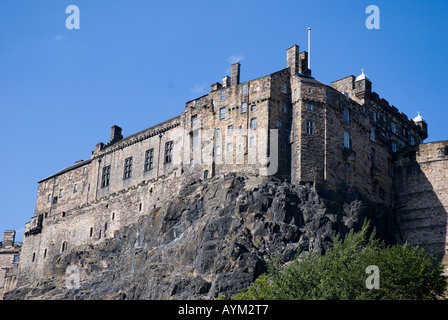 Edinburgh Castle von der Grassmarket gesehen Stockfoto