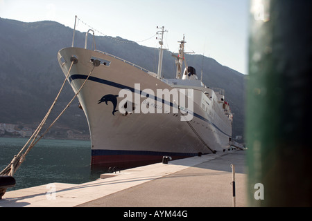 MS Dalmacija Croatian Kreuzfahrtschiff vor Anker in der Bucht von Kotor Kroatien Stockfoto