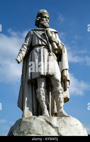 König Alfred steht am Marktplatz in Wantage Oxfordshire England King Alfred der große 849AD hier geboren wurde Stockfoto