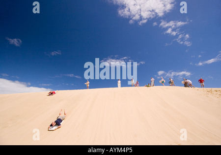 Sand-Surfer auf Dünen hinter 90 Mile Beach Neuseeland Stockfoto