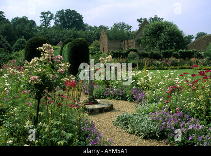 Chenies Manor Garten Buckinghamshire England UK Stockfoto