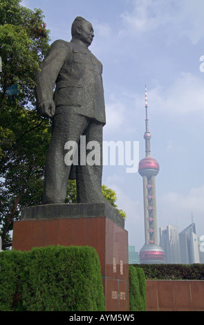 Vorsitzender Mao Zedong Statue in Shanghai am Bund Stockfoto