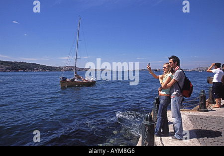 ISTANBUL, TÜRKEI. Den Bosporus bei Ortakoy auf das europäische Ufer der Stadt. 2005. Stockfoto
