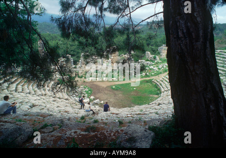 Die Überreste des Amphitheaters in der antiken Stadt Phaselis in Antalya, Türkei. Stockfoto
