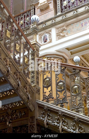 Schöne detaillierte Art-deco-Treppen Lampen und Bannister in Correo Mayor der Hauptpost in Mexiko-Stadt Stockfoto