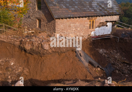 Verwüstungen durch Kanalufer kollabieren bei Gilwern Monmouthshire South Wales Wales UK EU Stockfoto