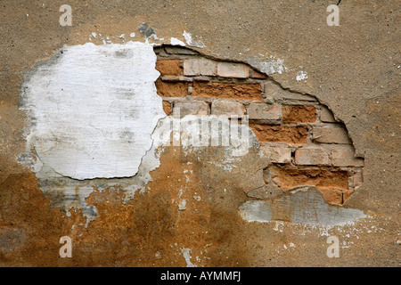 Das alte, neue und gepatcht, Wand in verschiedenen Stadien des Verfalls. Stockfoto