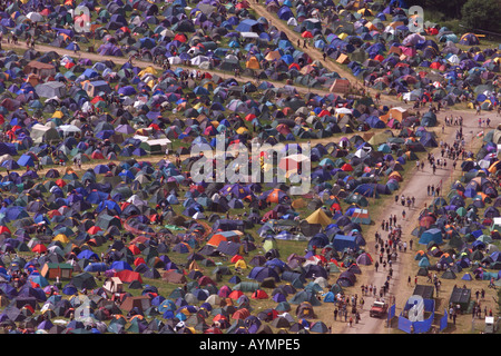 Das Meer von Zelten und Menschen Glastonbury Festival Somerset UK Stockfoto