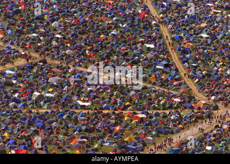 Das Meer von Zelten und Menschen Glastonbury Festival Somerset UK Stockfoto