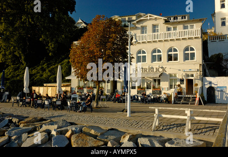 Strandpromenade und Restaurant Fährblick, Sassnitz, Rügen, Deutschland. Stockfoto