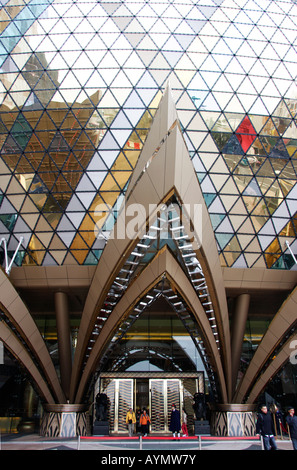 DIE MODERNE ARCHITEKTUR DES GRAN LISBOA CASINO IN MACAU VON VIELEN SOLCHEN CASINOS AUF DER INSEL Stockfoto